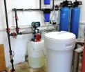 Stacje uzdatniania wody AquaSoftener wraz ze sprzętem dozującym AquaDos do niszczenia bakterii