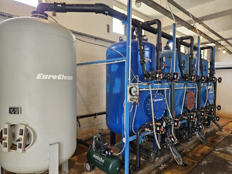 wymiana złoża w stacji uzdatniania wody - wymiana złoża w odżelaziaczu